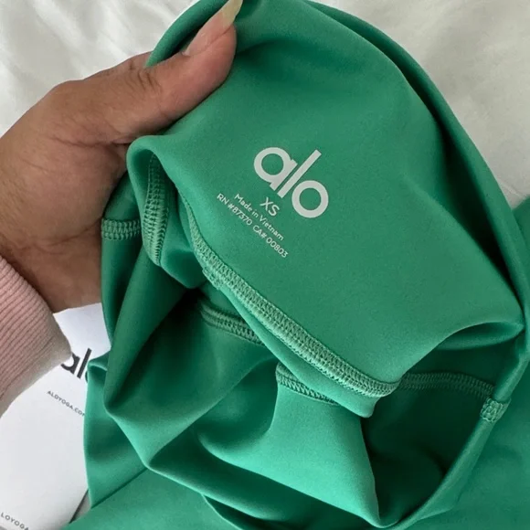 ALO Yoga Emerald Green Leggings - Picture 3 of 3